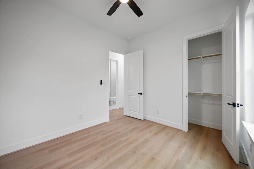 More Photos Of 4430 Knoxville Street #A-B, Houston Apartments For Sale