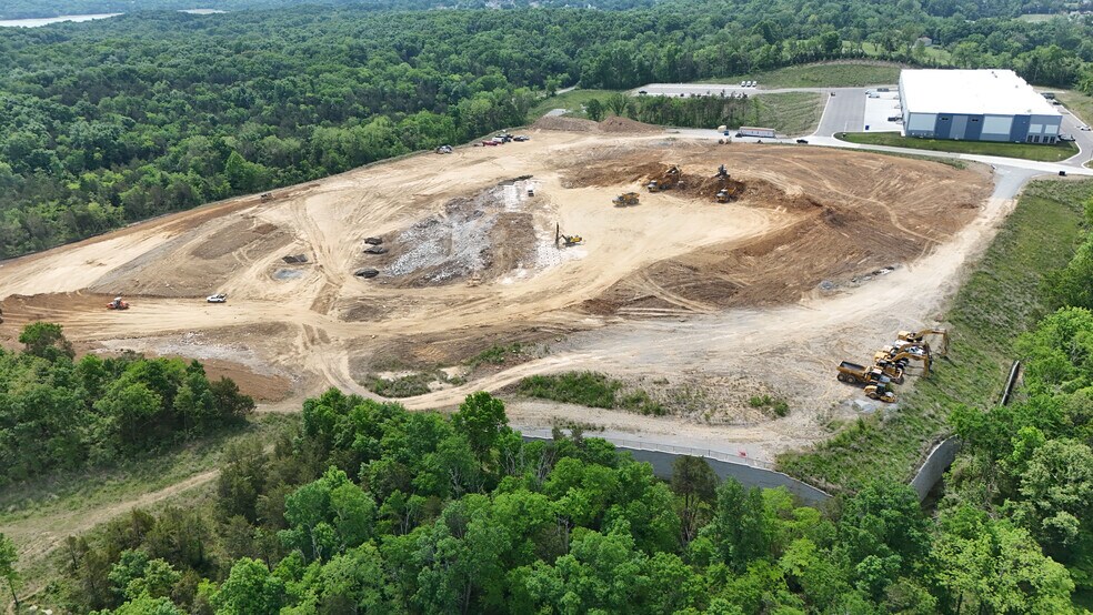 More Photos Of 900 Airpark Commerce Dr, Nashville Unknown For Lease