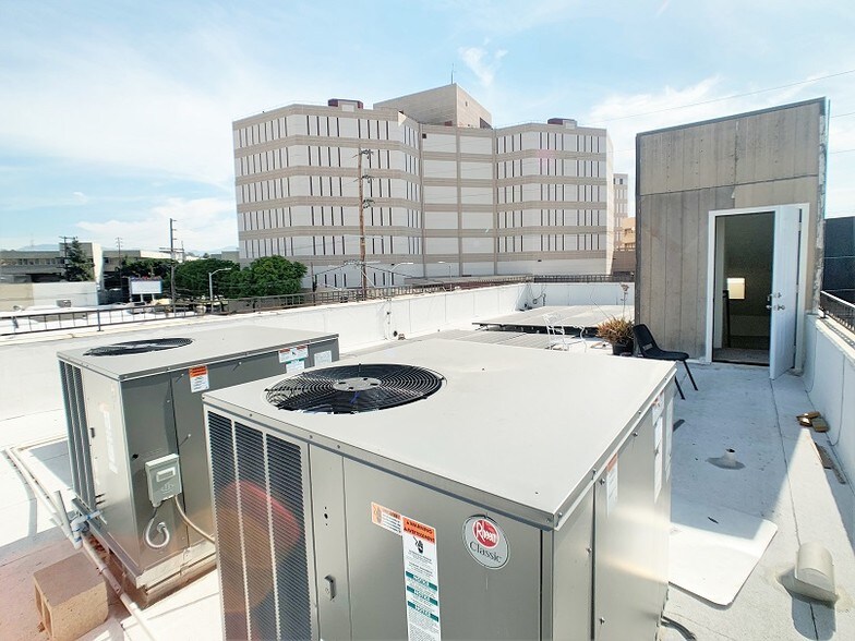 More Photos Of 935 N Vignes St, Los Angeles Auto Dealership For Lease