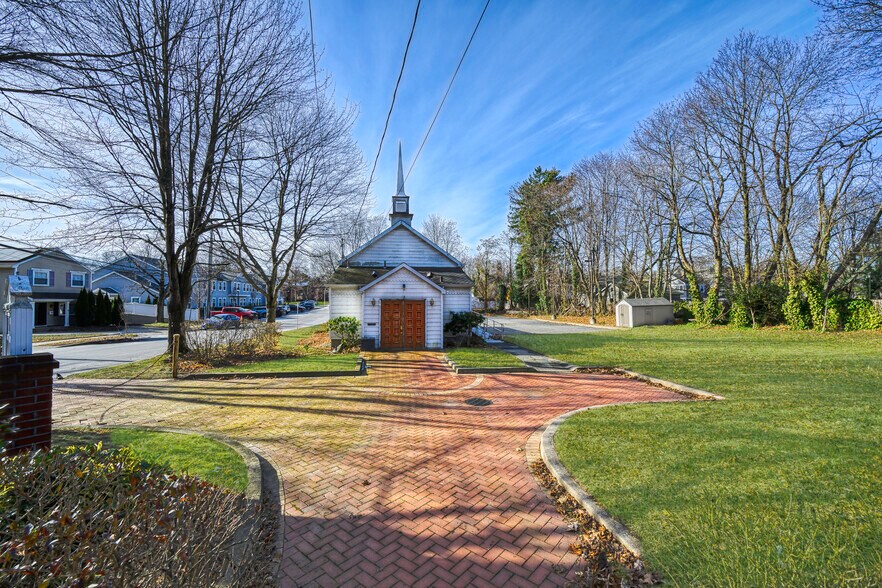 More Photos Of 109 Roslyn Rd, Roslyn Heights Religious Facility For Lease