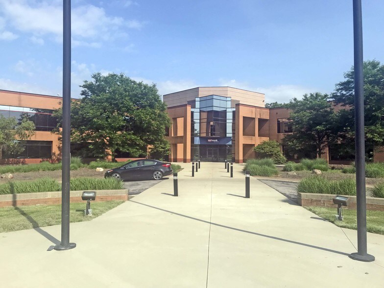 Primary Photo Of 17500 Rockside Rd, Bedford Office For Lease
