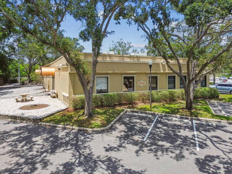 More Photos Of 10901 Danka Cir N, Saint Petersburg Office For Sale