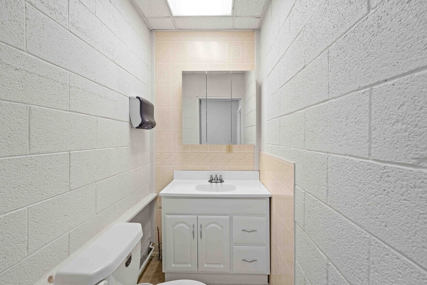 More Photos Of 191 2nd Ave, Warwick Warehouse For Sale