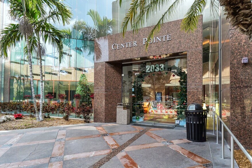 More Photos Of 2033 Main St, Sarasota Office For Lease