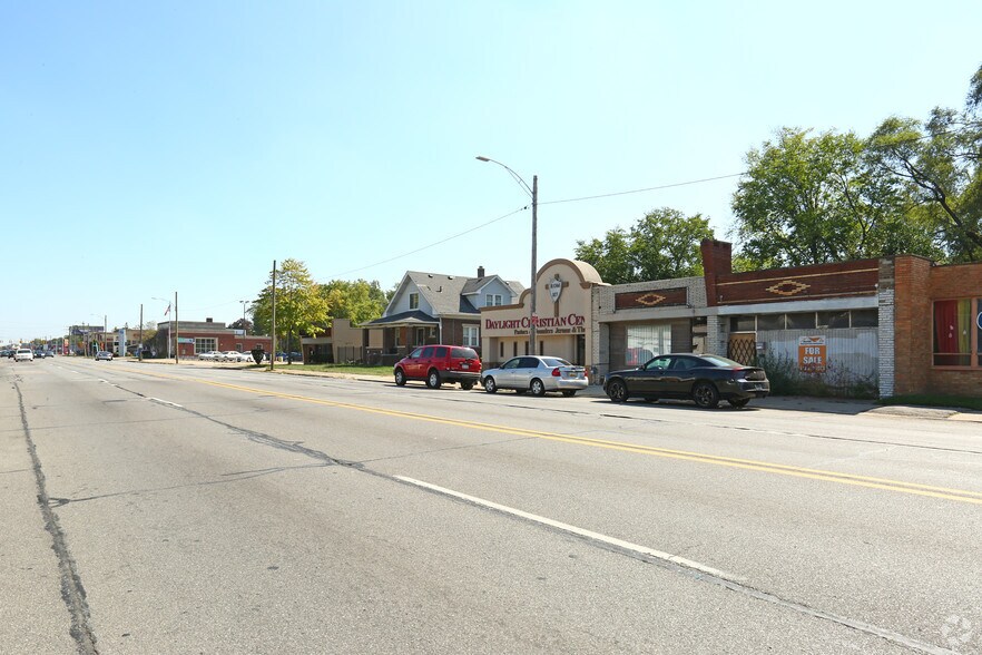More Photos Of 15843 W 7 Mile Rd, Detroit Storefront For Sale