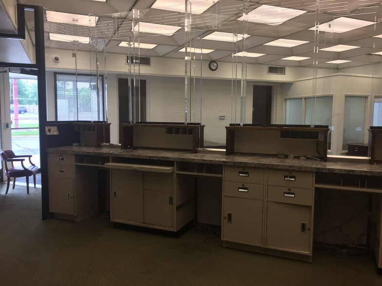 More Photos Of 5385 Veterans Pky, Columbus Freestanding For Sale