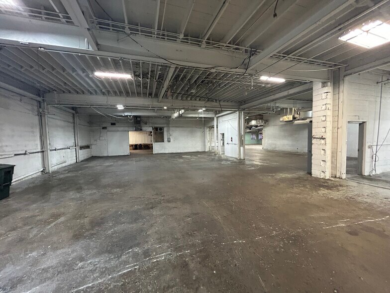 More Photos Of 2019 W Lusher Ave, Elkhart Warehouse For Sale
