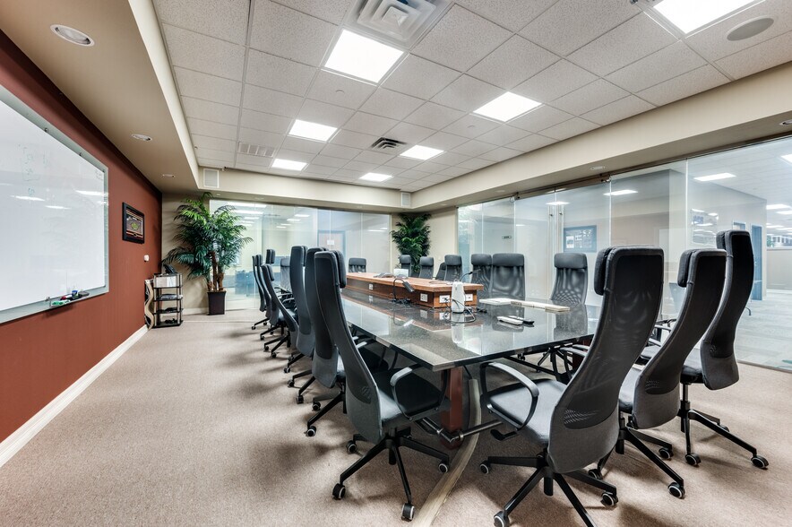 More Photos Of 13911 Distribution Way, Farmers Branch Warehouse For Sale