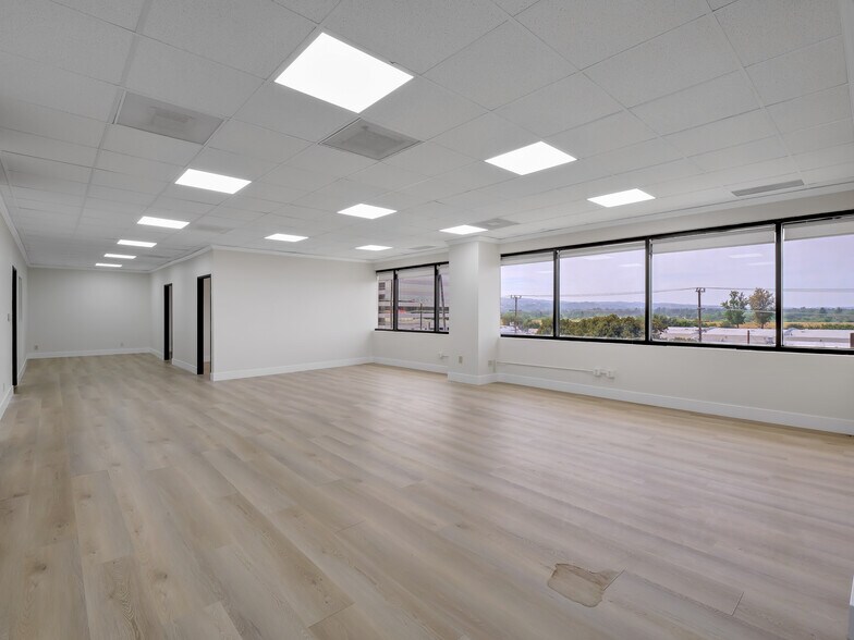 More Photos Of 5900 Sepulveda Blvd, Van Nuys Office For Sale