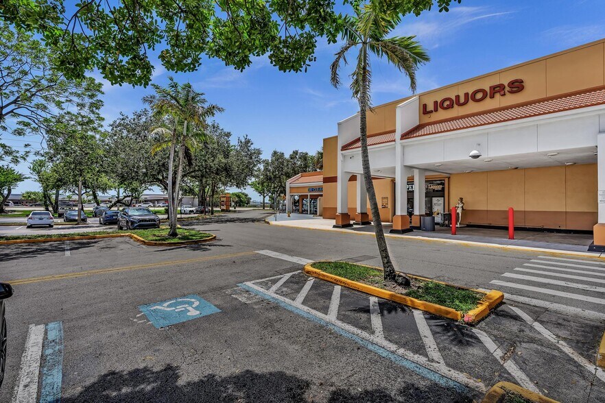 More Photos Of 8030-8384 N Pines Blvd, Pembroke Pines General Retail For Lease