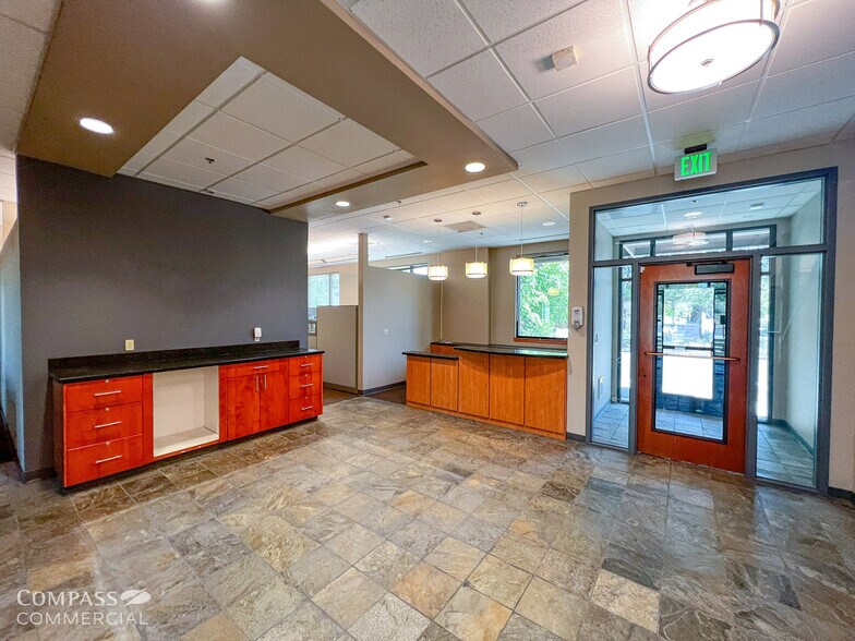More Photos Of 2796 NW Clearwater Dr, Bend Office For Sale