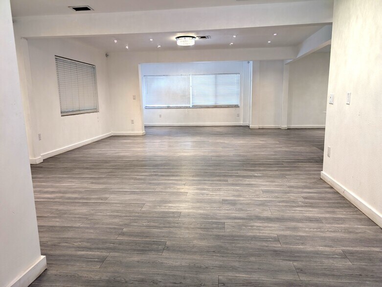 More Photos Of 512 25th St W, Bradenton Office For Lease