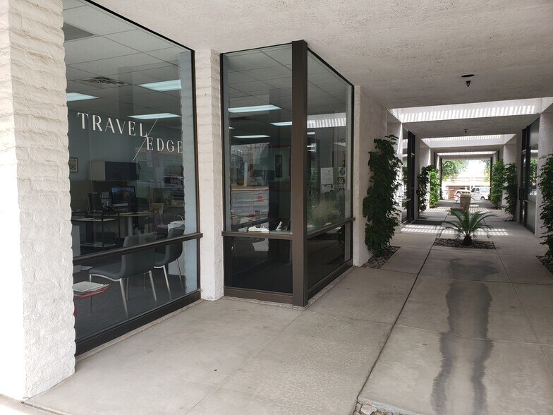 More Photos Of 73160 El Paseo, Palm Desert Storefront For Lease