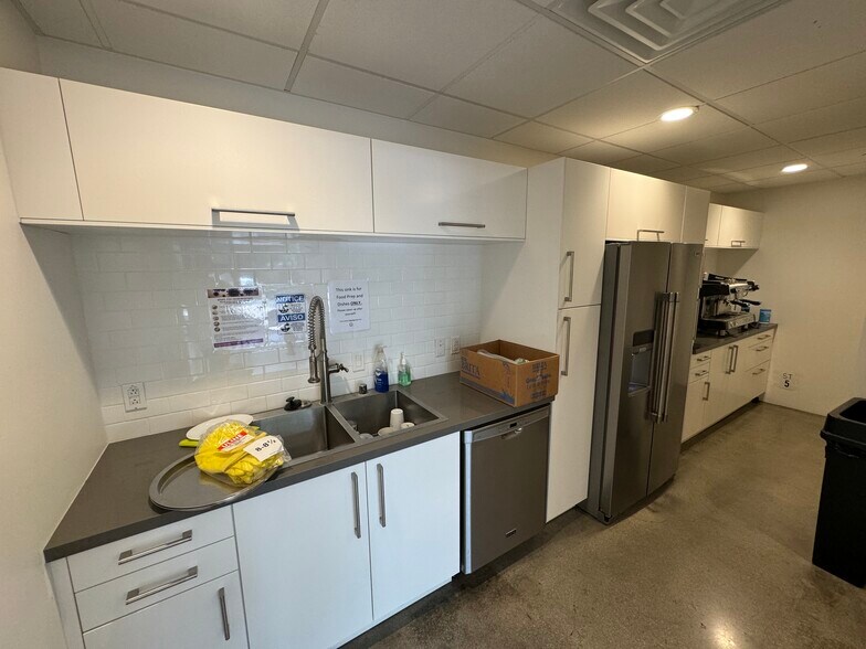 More Photos Of 1014 Griswold Ave, San Fernando Warehouse For Lease