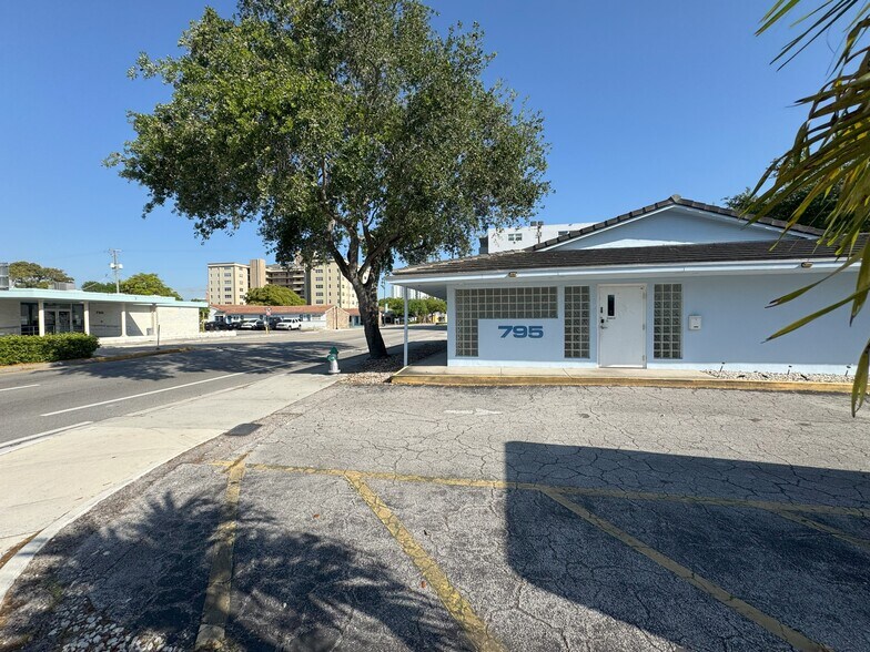 More Photos Of 795 S Federal Hwy, Hollywood Medical For Lease