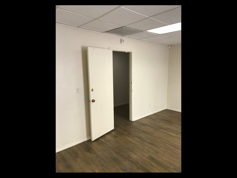 More Photos Of 1801 S Jentilly Ln, Tempe Office For Sale