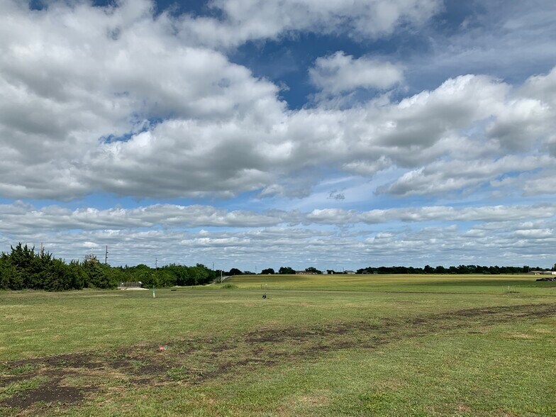 More Photos Of 309 S US Highway 69, Trenton Industrial For Lease