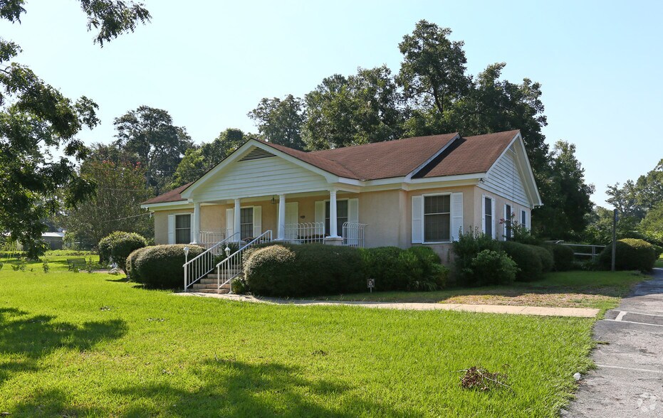 Primary Photo Of , Thomasville General Retail For Sale