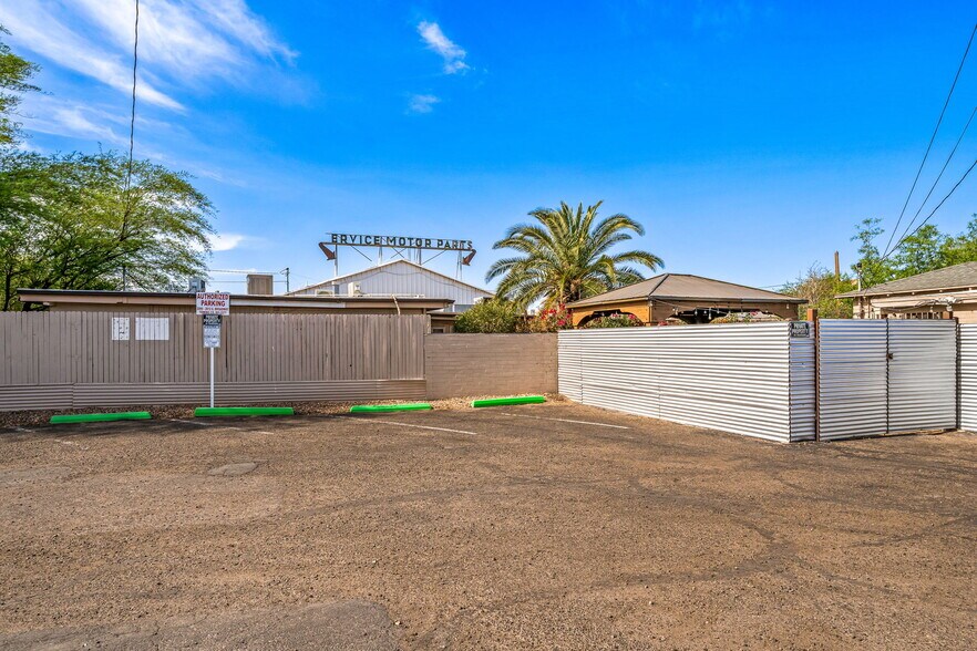 More Photos Of 2012 E Broadway Blvd, Tucson Storefront Retail Office For Lease