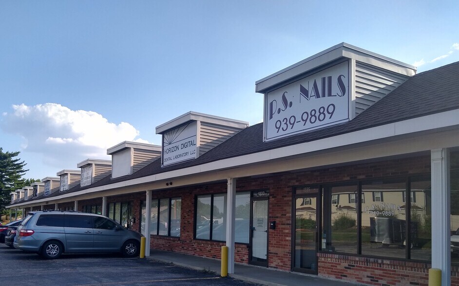 More Photos Of 1319-1339 Caulks Hill Rd, Saint Charles General Retail For Sale