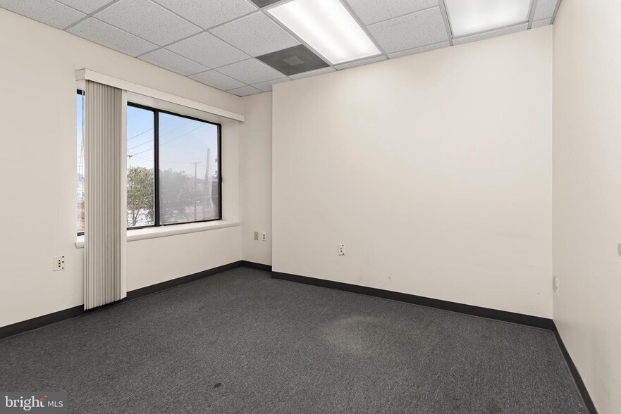 More Photos Of 100 W Franklin St, Hagerstown Office Residential For Lease