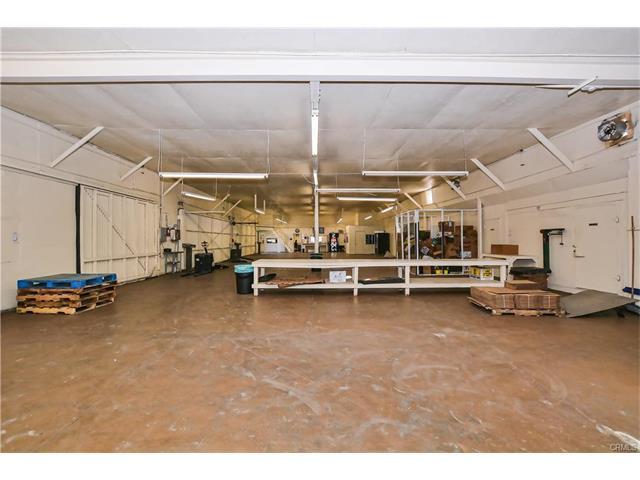 More Photos Of 8551 Mission Blvd, Jurupa Valley Warehouse For Lease