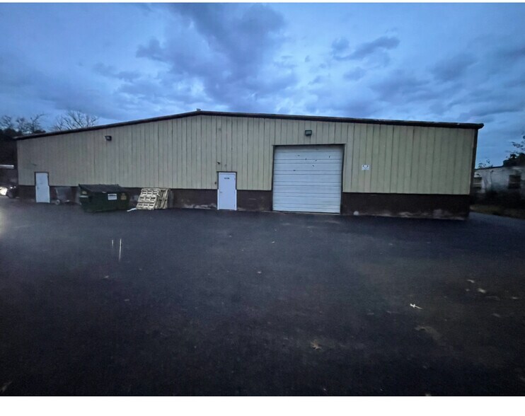 More Photos Of 17 Industrial Dr, Smithfield Manufacturing For Lease