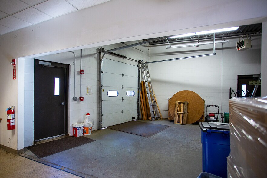 More Photos Of 11 Beaver Brook Rd, Littleton Light Manufacturing For Lease