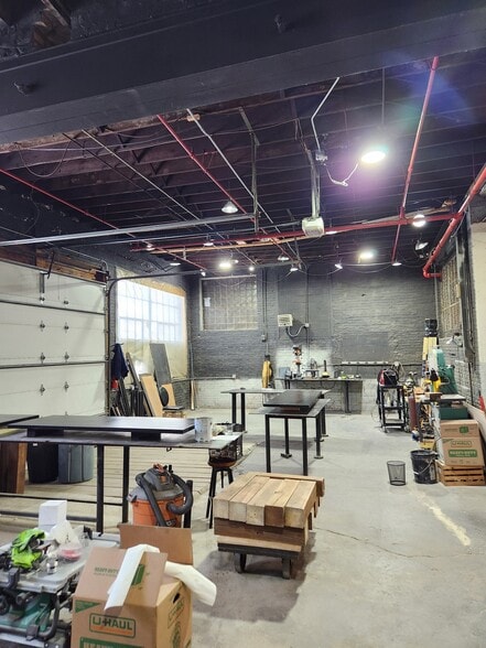 More Photos Of 2328 W Nelson St, Chicago Warehouse For Lease