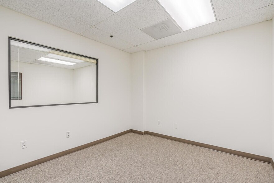 More Photos Of 4572 Telephone Rd, Ventura Warehouse For Lease