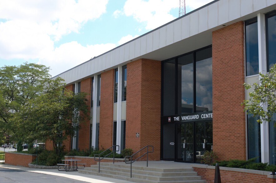 More Photos Of 5105 Tollview Dr, Rolling Meadows Office For Lease