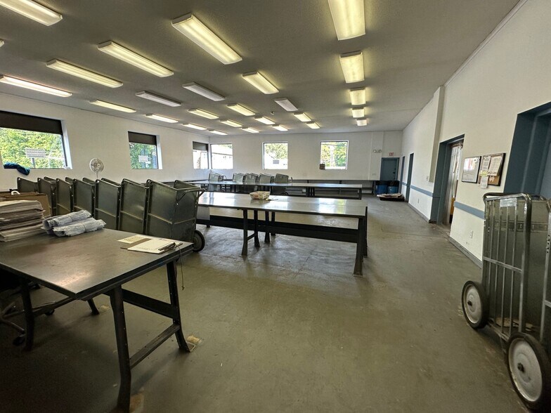 More Photos Of 126 Franklin St, Torrington Light Manufacturing For Sale