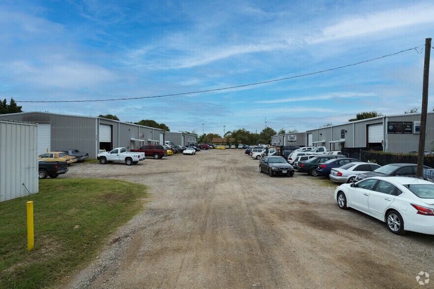 More Photos Of 5160-5170 Lemons Rd, Fort Worth Warehouse For Lease