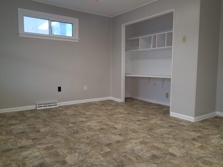 More Photos Of 15145 Metcalf Ave, Overland Park Freestanding For Sale