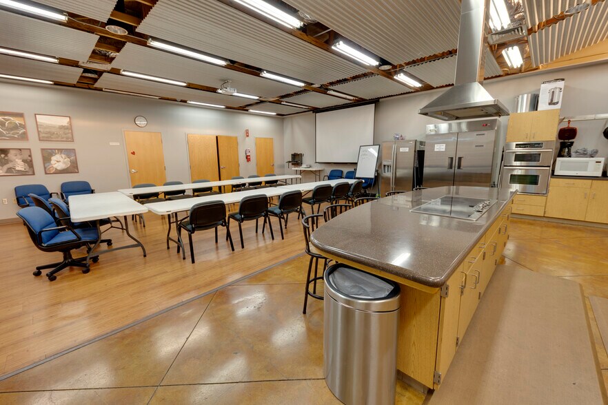 More Photos Of 826 Krill St, Corpus Christi Warehouse For Lease