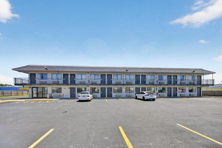 More Photos Of 3031 S Range Line Rd, Joplin Hotel For Sale