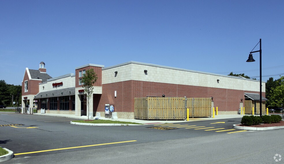 More Photos Of 121 Main St, Foxborough Storefront For Lease