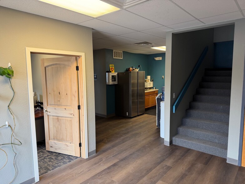 More Photos Of 7927-7939 Red Granite Loop, Colorado Springs Warehouse For Lease