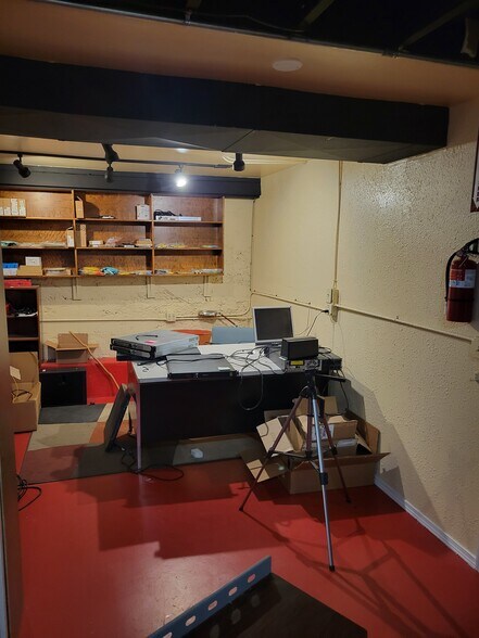 More Photos Of 909 6th St, Clarkston Storefront Retail Office For Lease