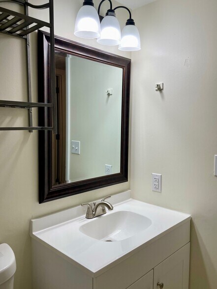 More Photos Of 400 Foxfire Ct, Seneca Apartments For Sale