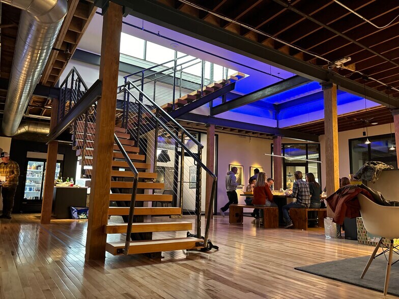 More Photos Of 319 SW 5th St, Des Moines Loft Creative Space For Lease