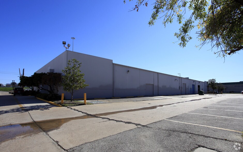 More Photos Of 9153-9155 Wallisville Rd, Houston Warehouse For Lease