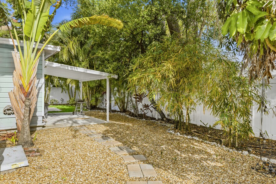 More Photos Of 1322 3rd Ave W, Bradenton Office Residential For Sale