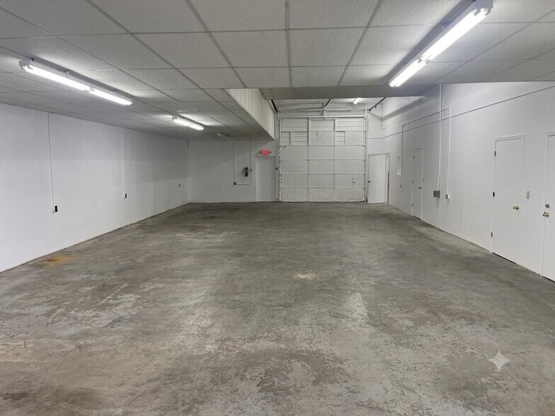 More Photos Of 125 Porter Industrial Rd, Clarksville Warehouse For Lease