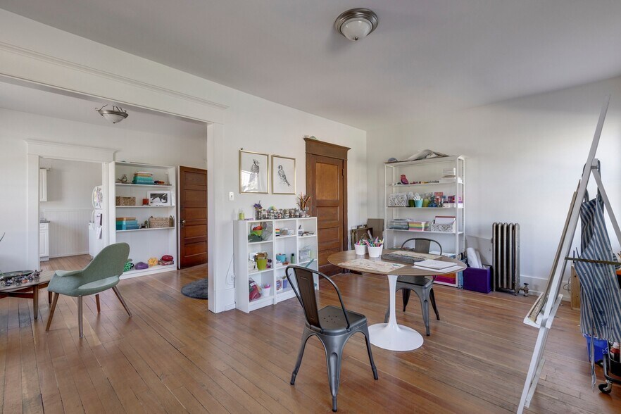 More Photos Of 606 Meredith Rd NE, Calgary Restaurant For Sale