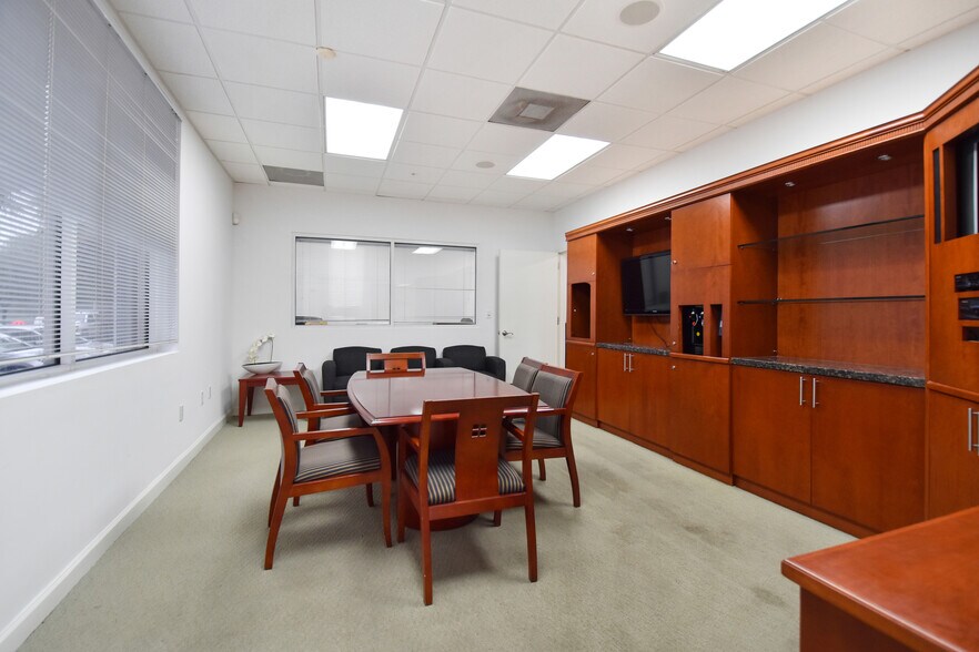 More Photos Of 3301-3389 NW 97th Ave, Miami Warehouse For Lease