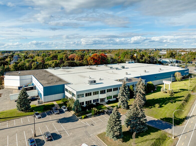 More Photos Of 1821-1825 Boul Lionel-Bertrand, Boisbriand Manufacturing For Lease