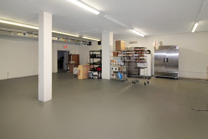 More Photos Of 17400 Savage Rd, Belleville Storefront Retail Residential For Lease