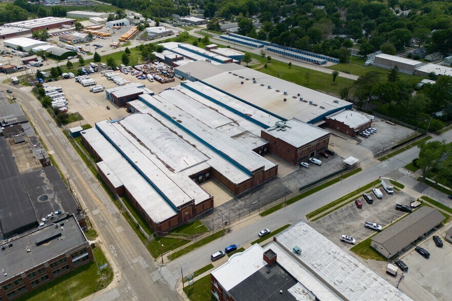 More Photos Of 1100 E Bell St, Bloomington Manufacturing For Lease