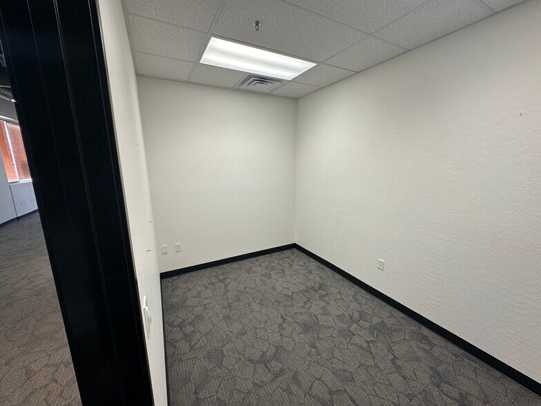 More Photos Of 21035 N Cave Creek Rd, Phoenix Storefront Retail Office For Sale